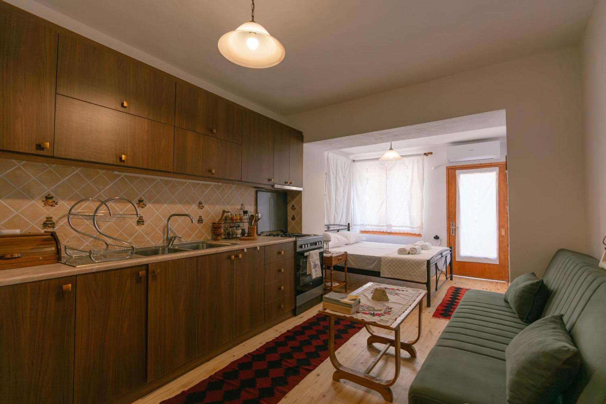 Petrichor Hotell Gjirokastër Exteriör bild