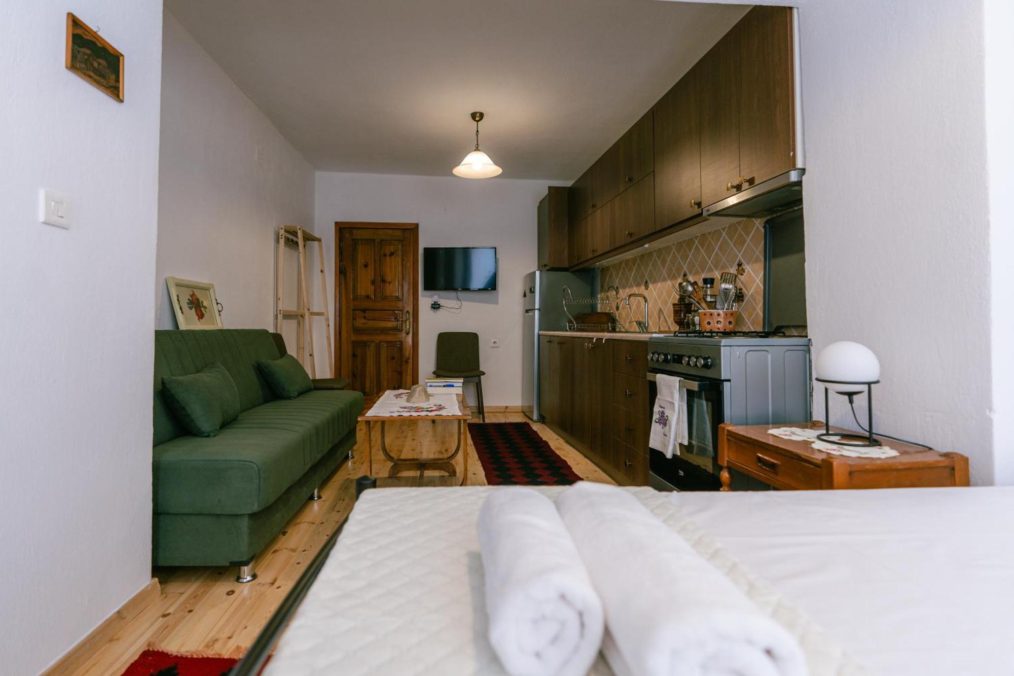 Petrichor Hotell Gjirokastër Exteriör bild