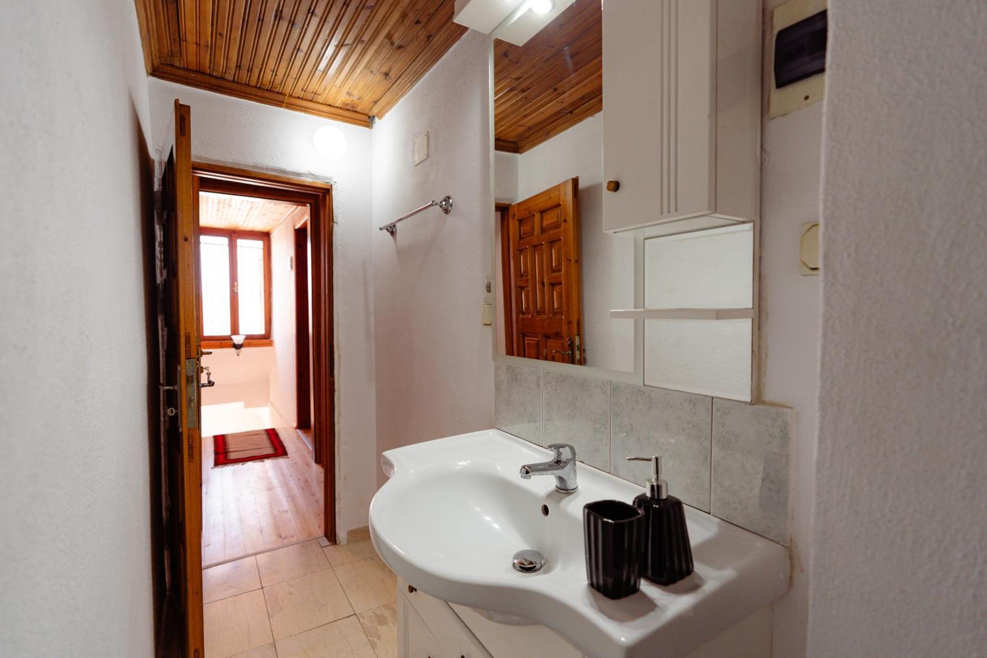 Petrichor Hotell Gjirokastër Exteriör bild