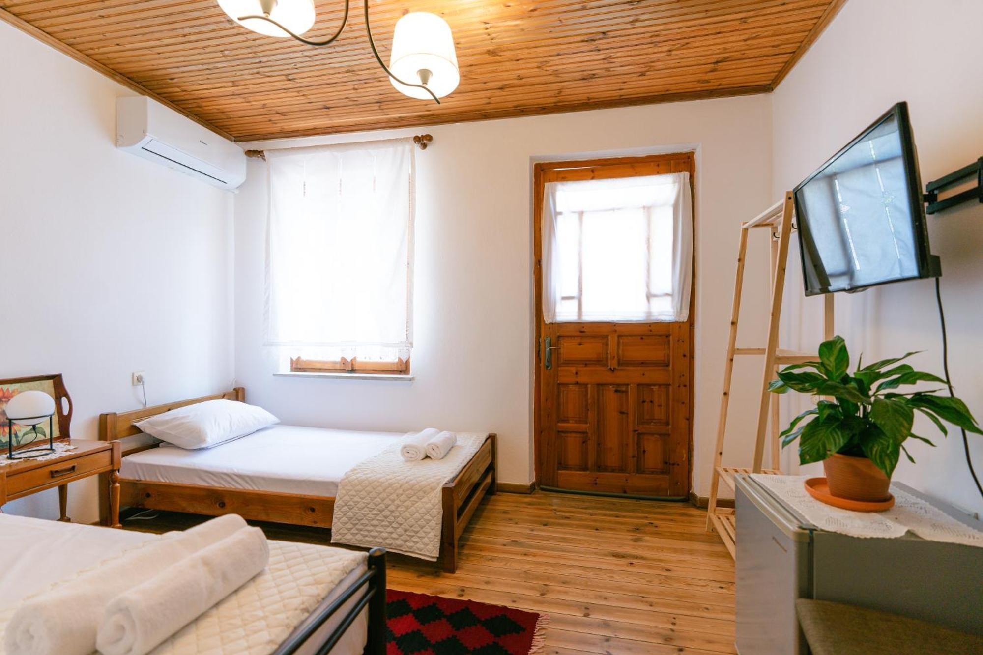 Petrichor Hotell Gjirokastër Exteriör bild