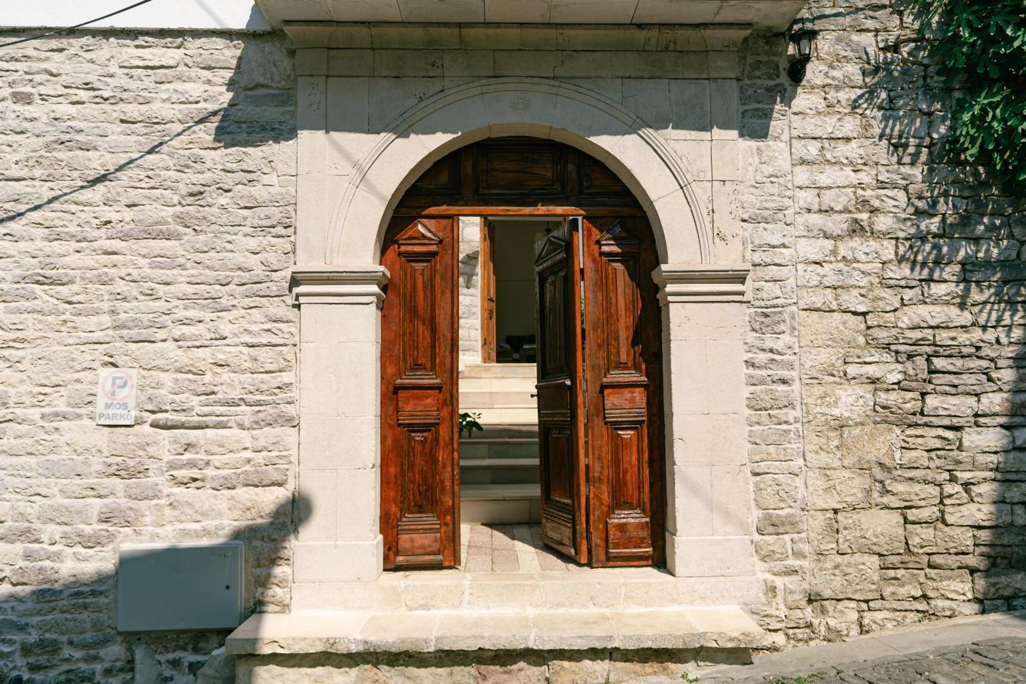 Petrichor Hotell Gjirokastër Exteriör bild