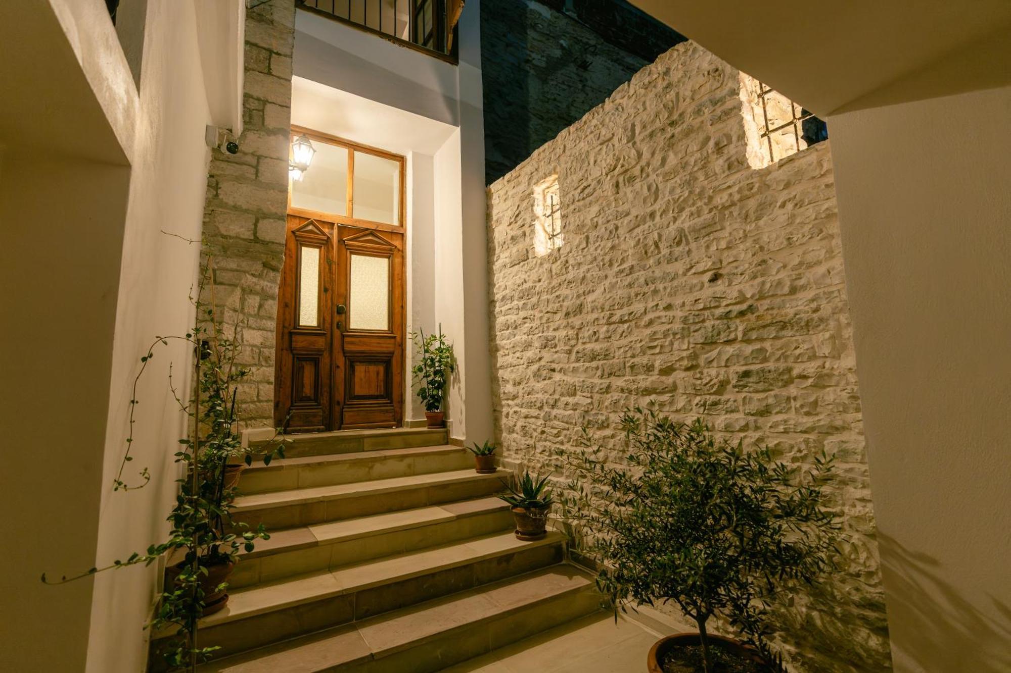 Petrichor Hotell Gjirokastër Exteriör bild